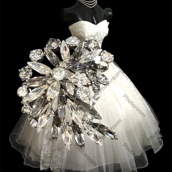 Vintage Crystal Brooch - Picture 1 of 9